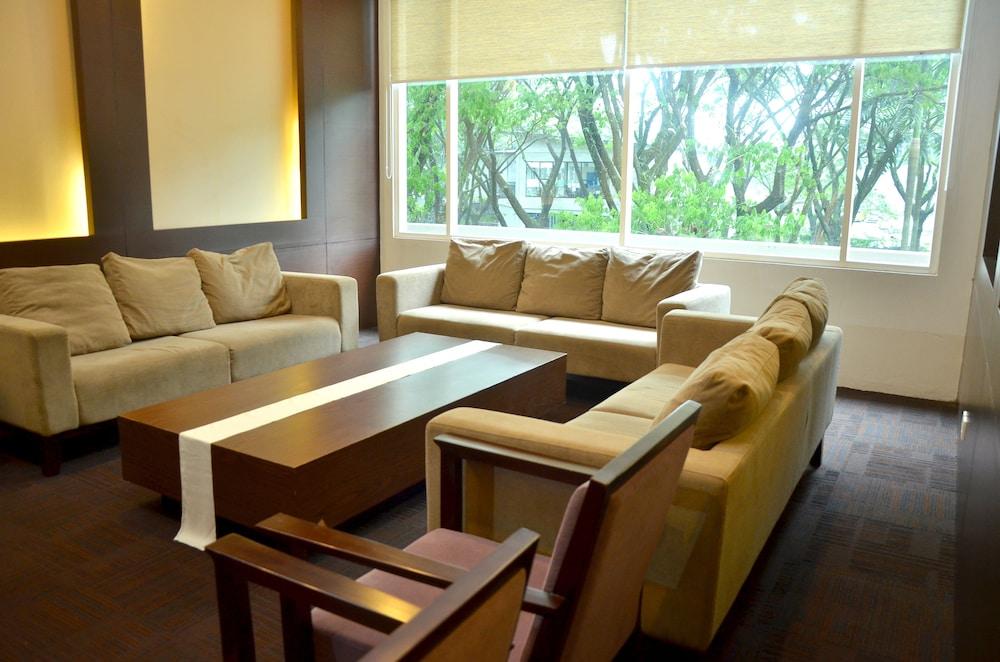 Grand Cakra Hotel Malang Exterior foto