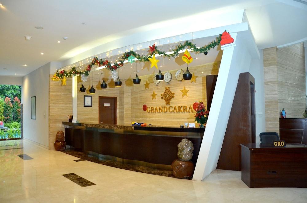 Grand Cakra Hotel Malang Exterior foto