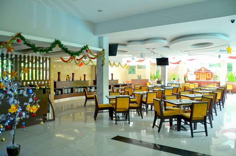 Grand Cakra Hotel Malang Exterior foto