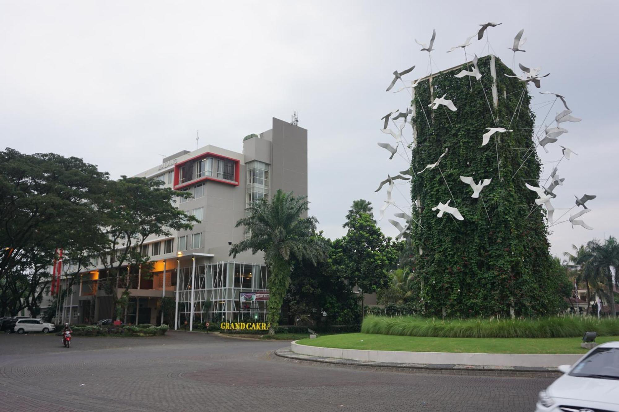 Grand Cakra Hotel Malang Exterior foto
