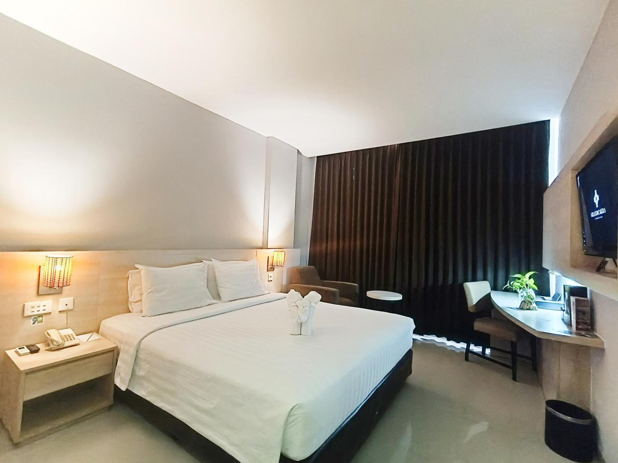 Grand Cakra Hotel Malang Exterior foto