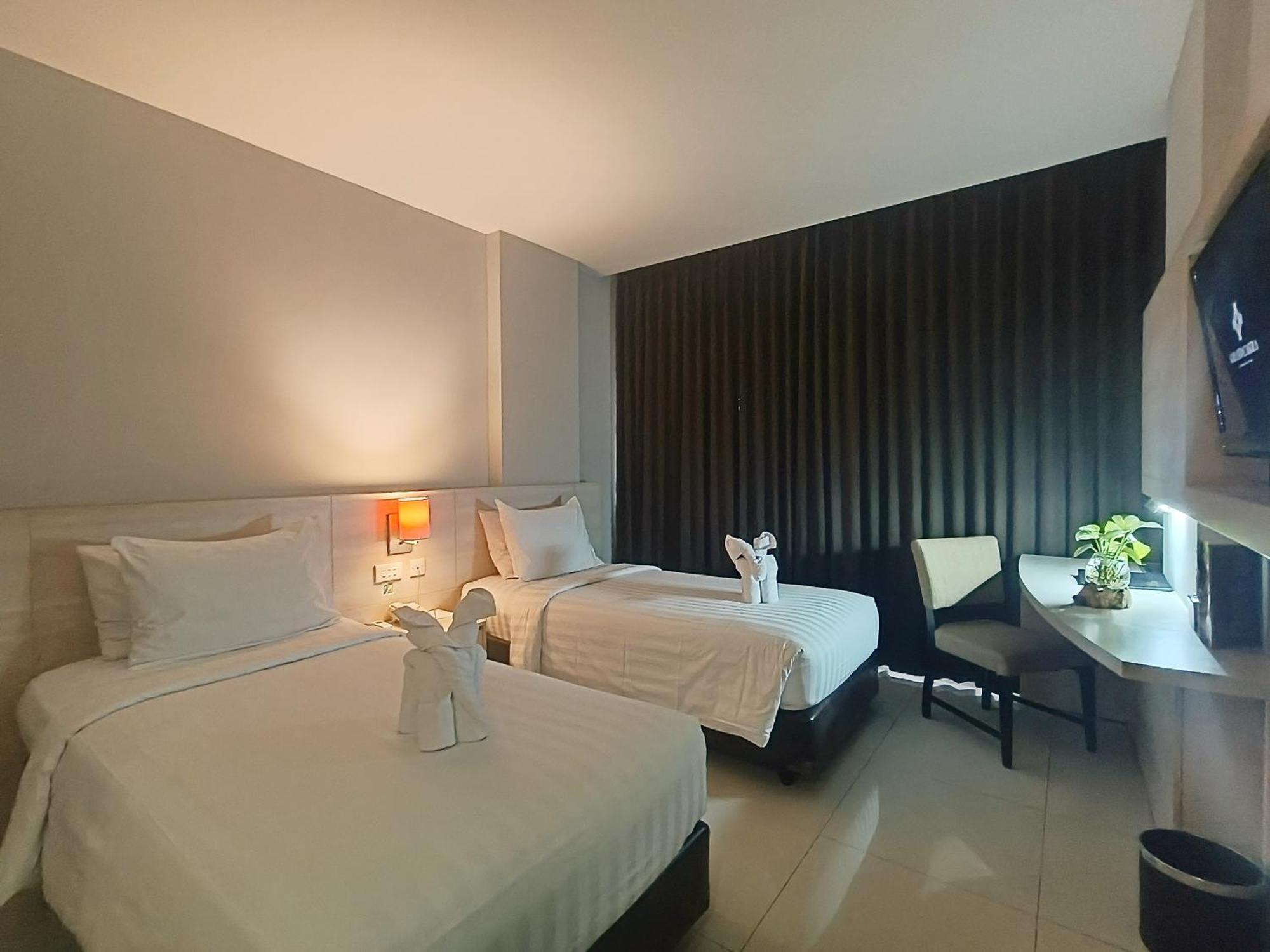 Grand Cakra Hotel Malang Exterior foto