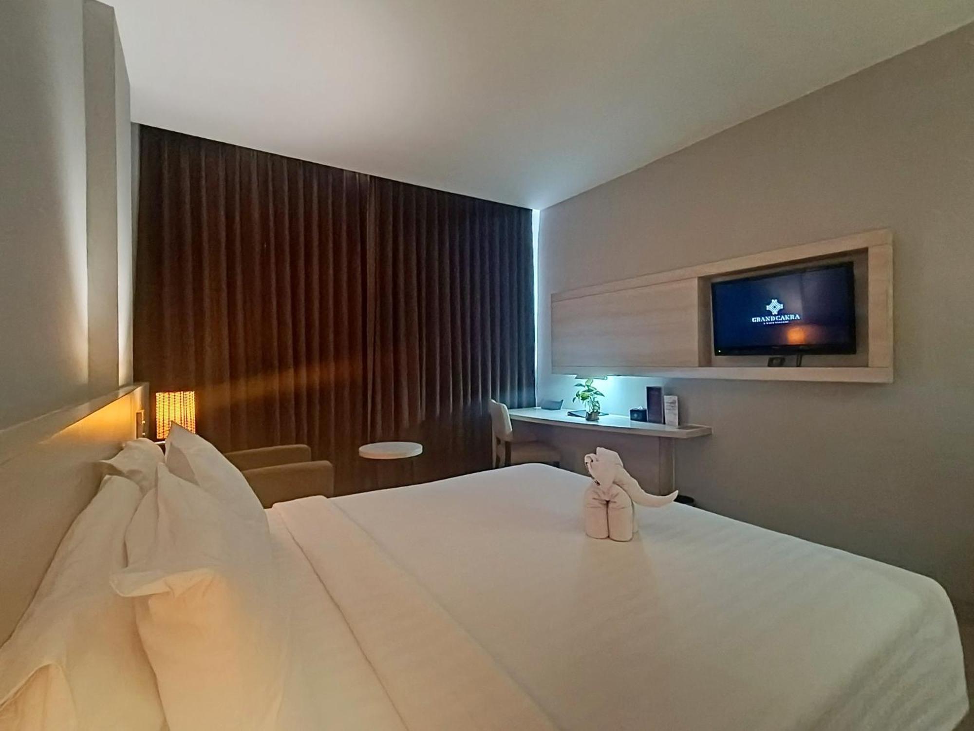Grand Cakra Hotel Malang Exterior foto