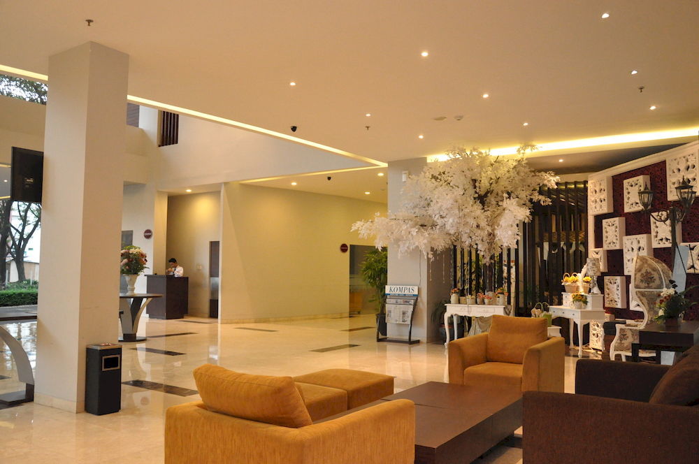 Grand Cakra Hotel Malang Exterior foto