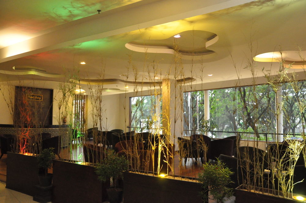 Grand Cakra Hotel Malang Exterior foto