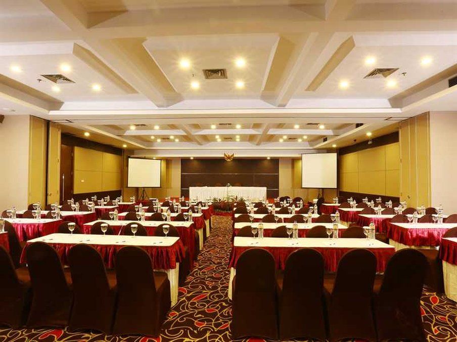 Grand Cakra Hotel Malang Exterior foto
