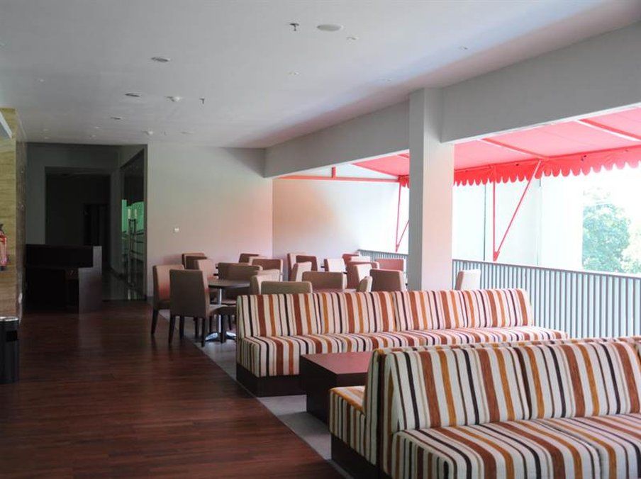 Grand Cakra Hotel Malang Exterior foto