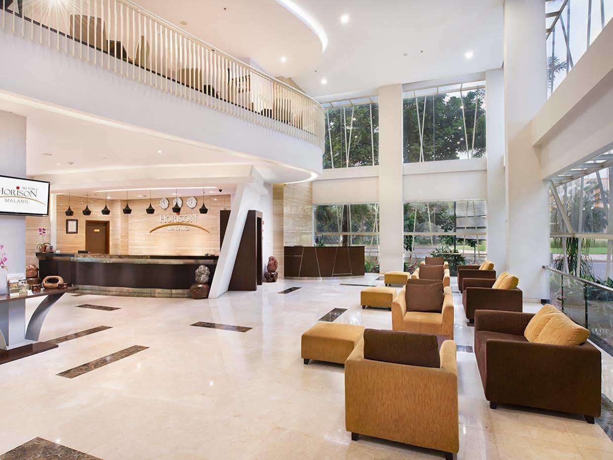 Grand Cakra Hotel Malang Exterior foto