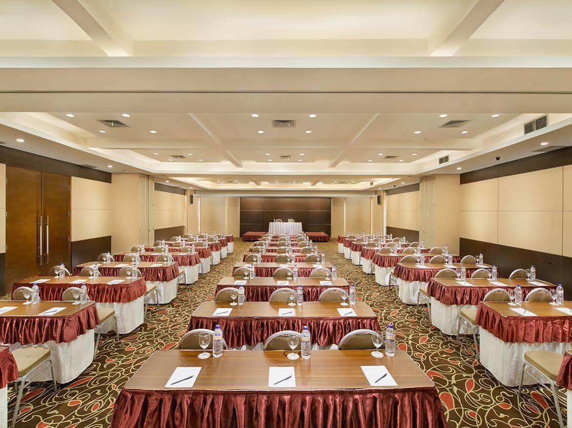 Grand Cakra Hotel Malang Exterior foto