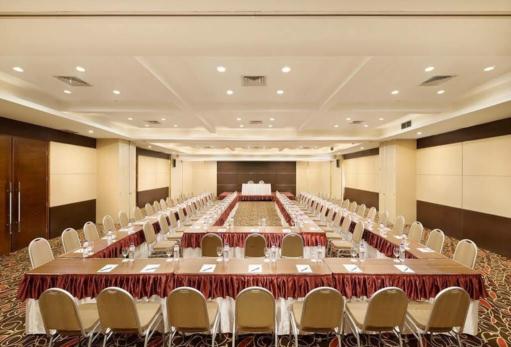 Grand Cakra Hotel Malang Exterior foto
